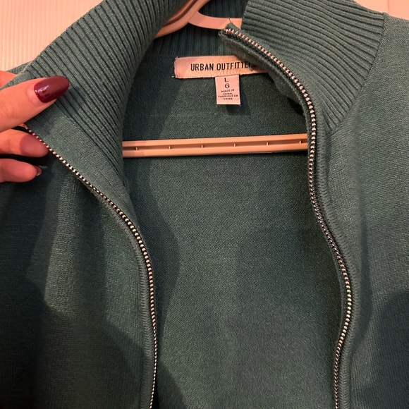 Urban Outfitters size Large zip up cropped fleece. Blue/green. - Picture 2 of 3